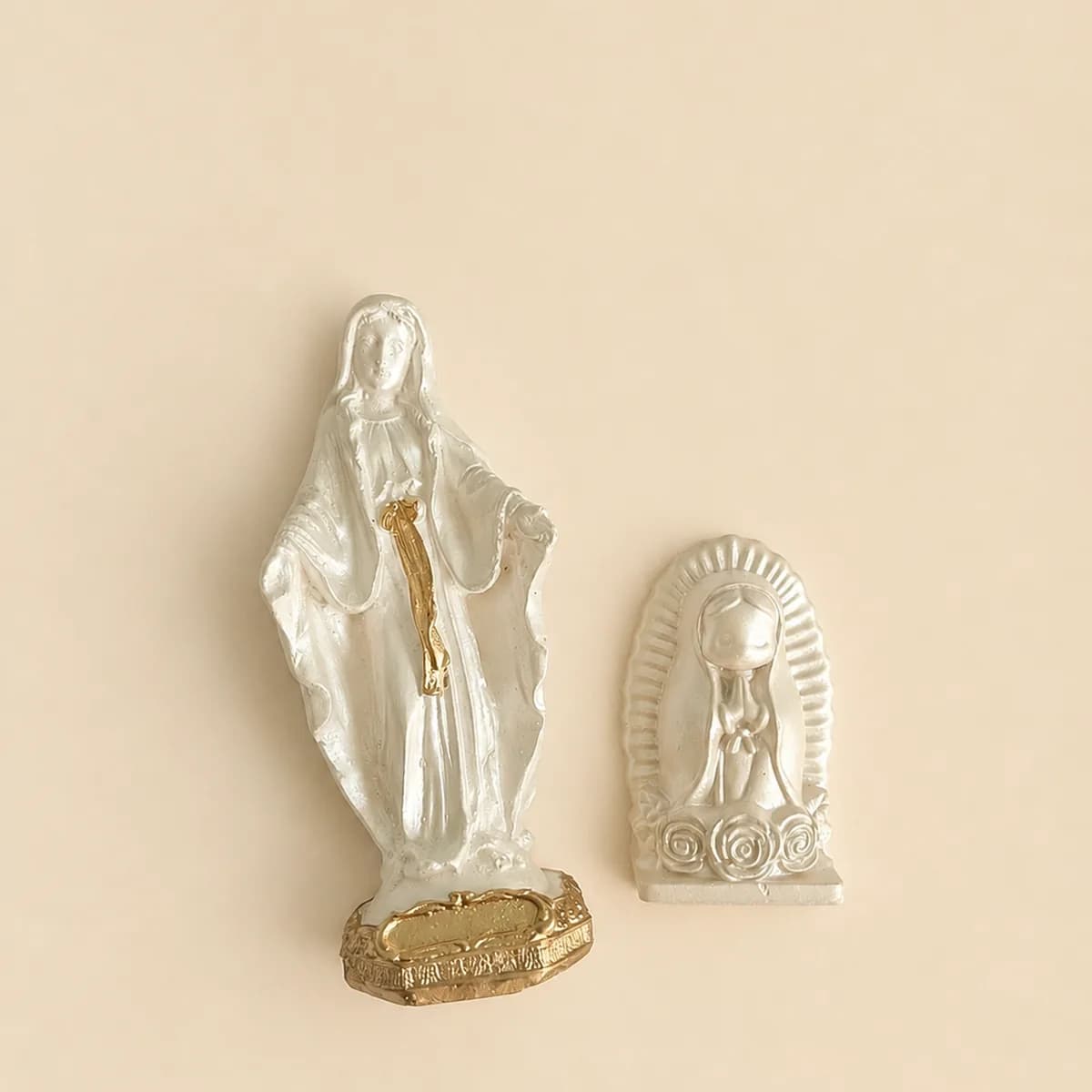 Delicada imagen religiosa de la Virgen María