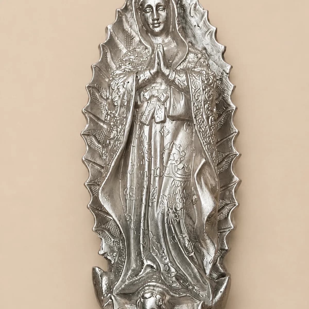 Guadalupe plateada 23 cm