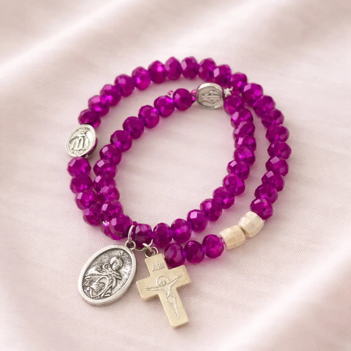 Rosario de mano violeta